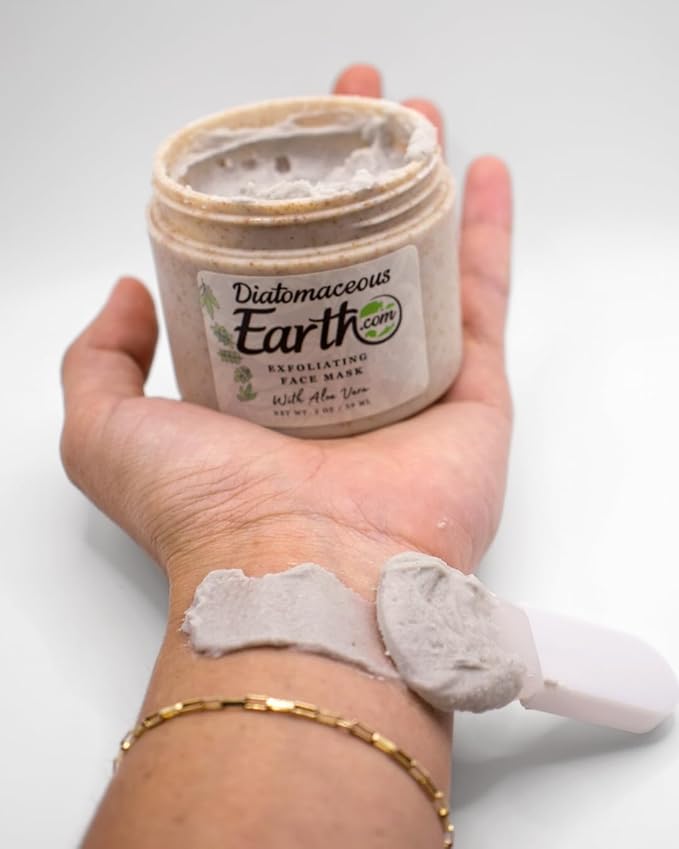 Diatomaceous Earth Exfoliating Face Mask