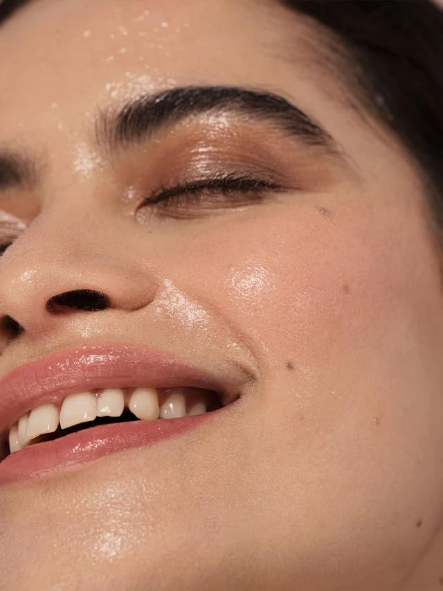 ILIA - Blue Light Face Mist | 3-in-1 Hydrate, Defend, Set Makeup | Ultra-Fine, Non-Sticky, Weightless | Gluten + Silicone-Free | Non-Toxic, Vegan, Cruelty-Free, Clean (Travel Size, 0.47 fl oz | 14ml)