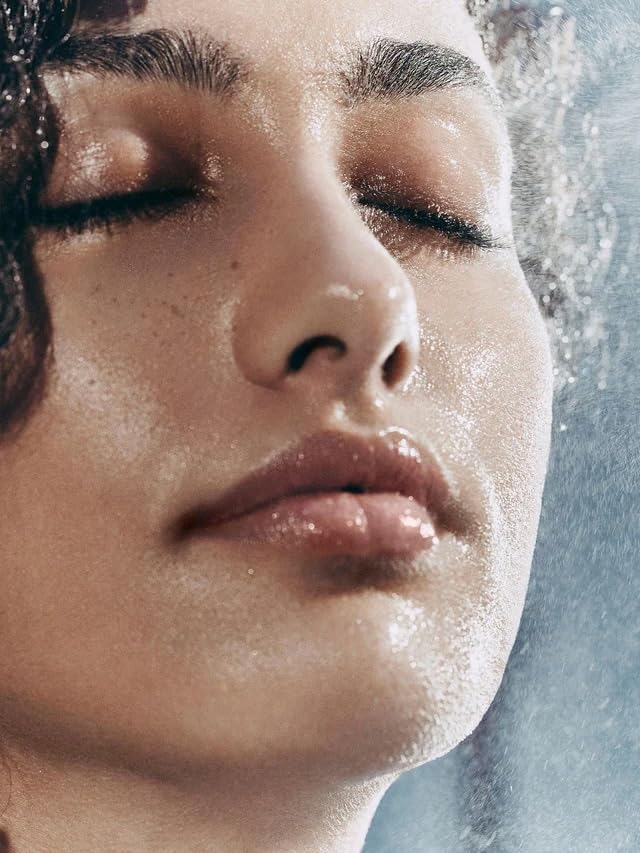 ILIA - Blue Light Face Mist | 3-in-1 Hydrate, Defend, Set Makeup | Ultra-Fine, Non-Sticky, Weightless | Gluten + Silicone-Free | Non-Toxic, Vegan, Cruelty-Free, Clean (Travel Size, 0.47 fl oz | 14ml)