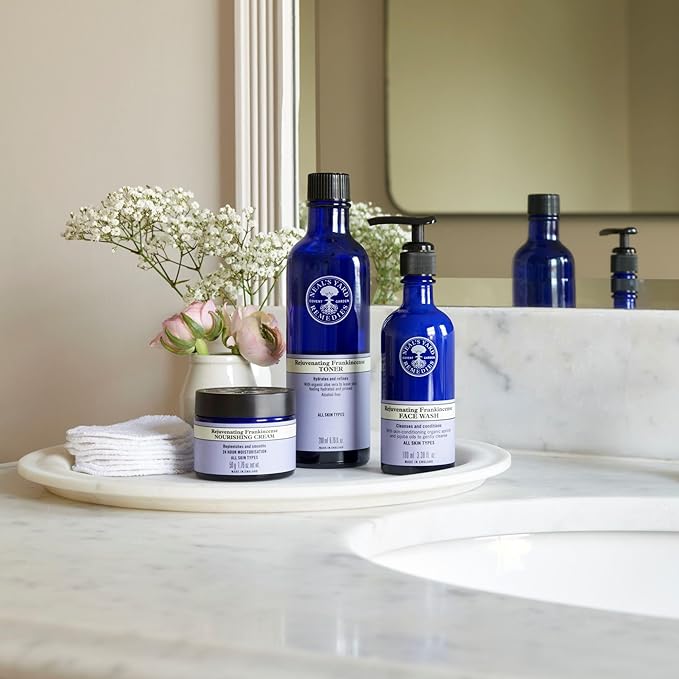 Neal's Yard Frankincense Toner with Aloe Vera & Tripeptide, Toning & Balancing for All Skin Types, Alcohol-Free, Vegan Approved, Cruelty-Free, 200mL